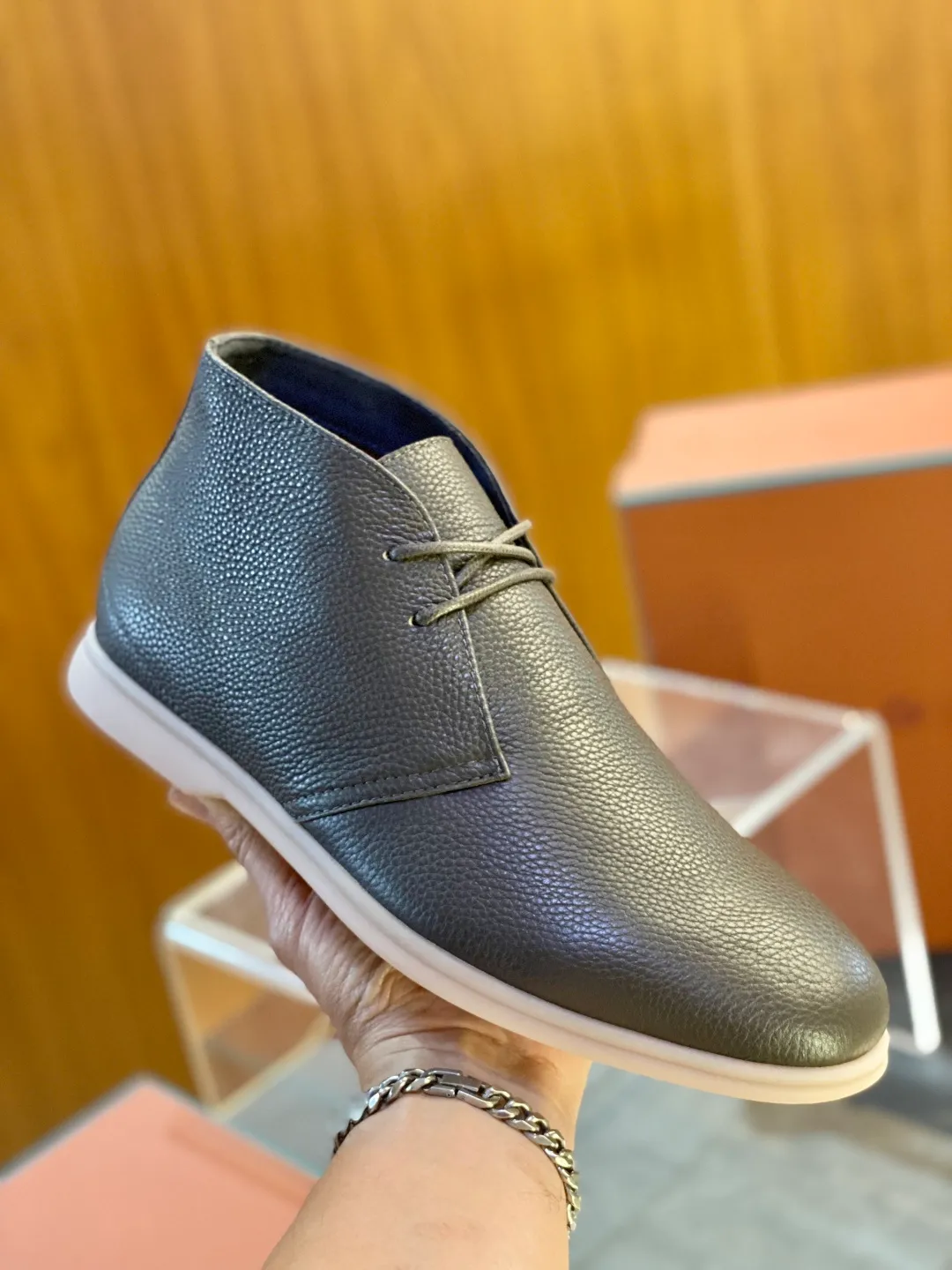 💰780 Loro Piana men's boots for autumn and winter ♞size; 39~46 The flexibility of first-layer cowhide returns to nature and feels the freedom and elegance in the city. A return to the original equestrian elegance aesthetics, Loro Piana is once again inspired by equestrianism this season, perfectly integrating freedom, elegance and functionality.